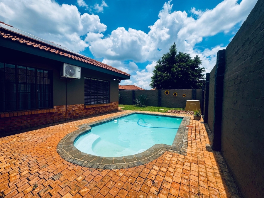 3 Bedroom Property for Sale in Waterkloof East North West